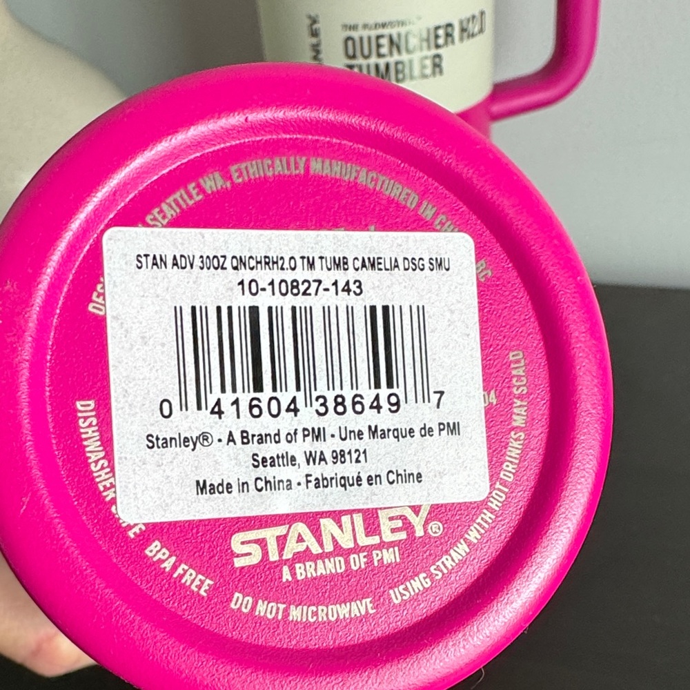 Stanley Vibrant Pink Quencher H2.0 Tumbler 30oz - Picture 3 of 7